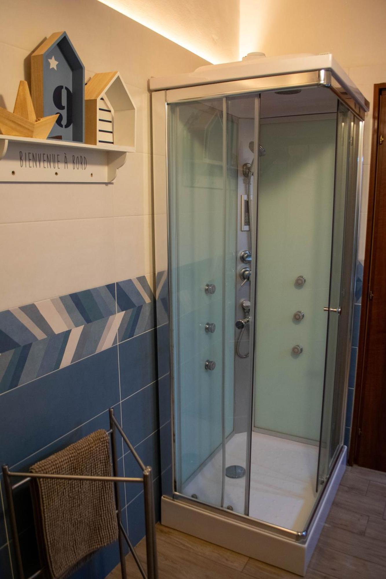 Bed and Breakfast Emmanueli65 Fronte Clinica Per 4 Matrimoniale E Castello Piacenza Exterior foto
