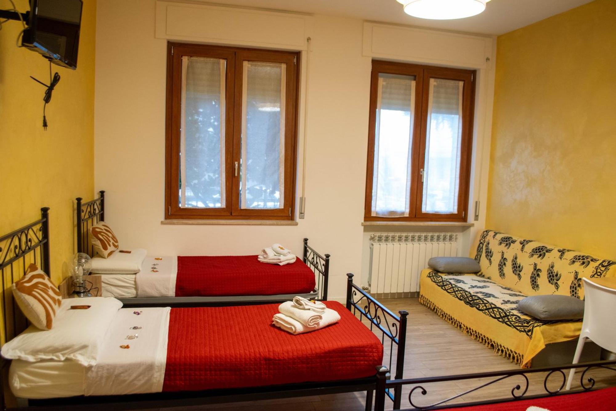 Bed and Breakfast Emmanueli65 Fronte Clinica Per 4 Matrimoniale E Castello Piacenza Exterior foto